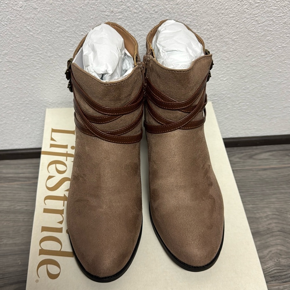 LifeStride Jezebel Bootie (WIDE) - Picture 4 of 10